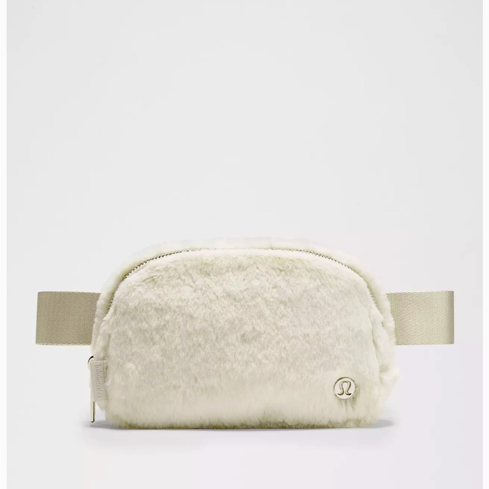 Everywhere Belt Bag Plush Fleece